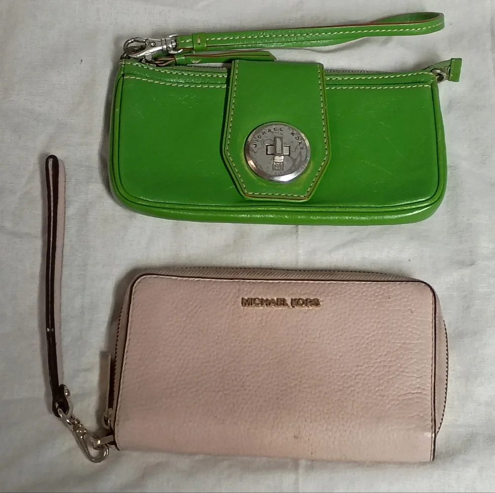 ❤️LOT 2 MICHAEL KORS Light Pink and Mela Green Clutch Wallets - Picture 1 of 12